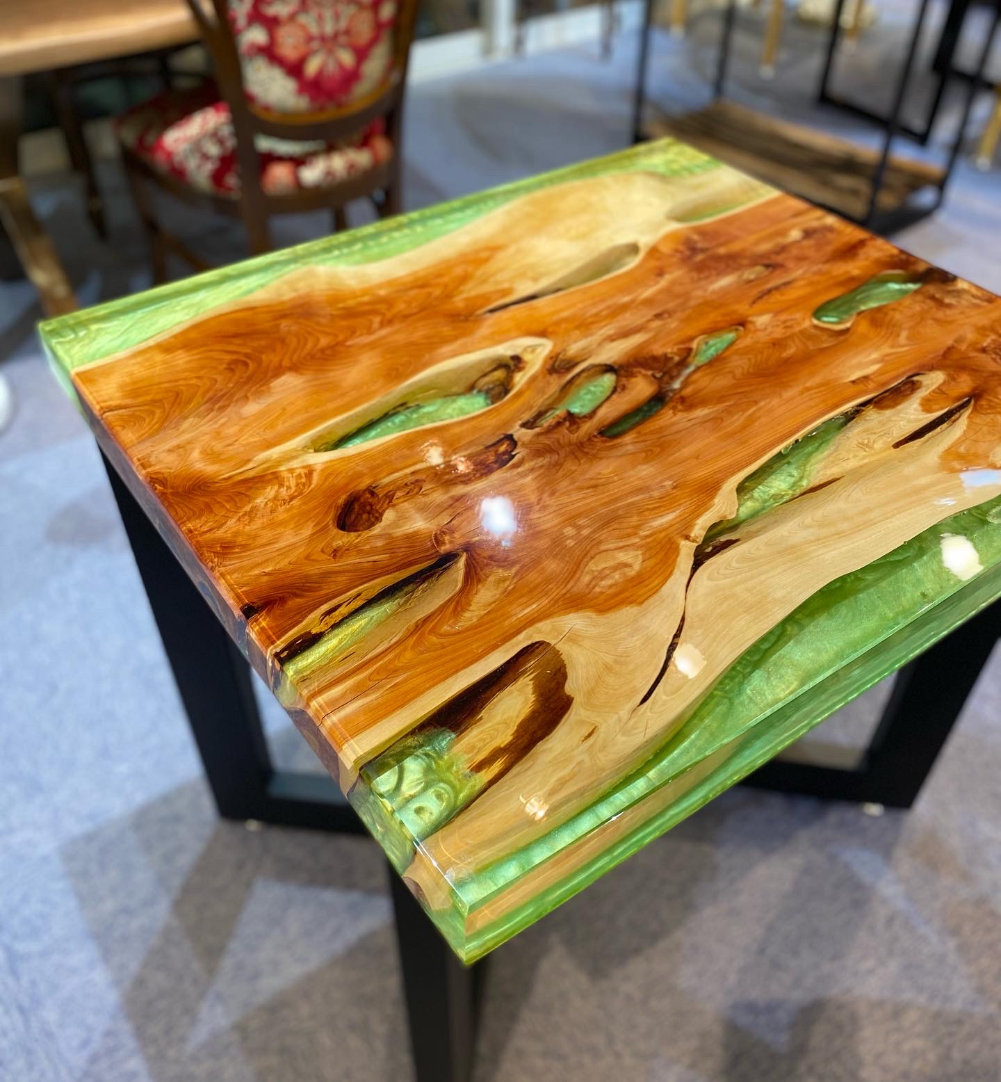 カイヅカイブキのレジンテーブル | Kanai Wood Works - 金井工房